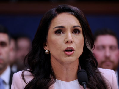 Tulsi Gabbard dimite como directora de Inteligencia Nacional de EE.UU.