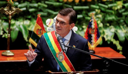 El presidente de Bolivia reduce en un 50 % su salario y el de sus ministros en medio de la crisis social en el país