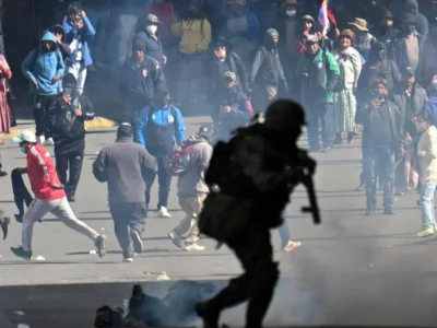 Bolivia: protestas y bloqueos cercan La Paz pese a intentos de diálogo