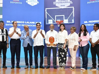Vicepresidenta Raquel Peña y ministro Kelvin Cruz inauguran torneo de baloncesto interbarrial en Santo Domingo