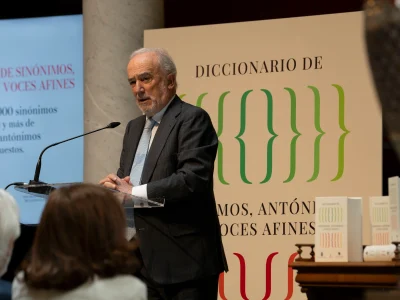 Después de tres siglos, la RAE publica diccionario de antónimos y sinónimos