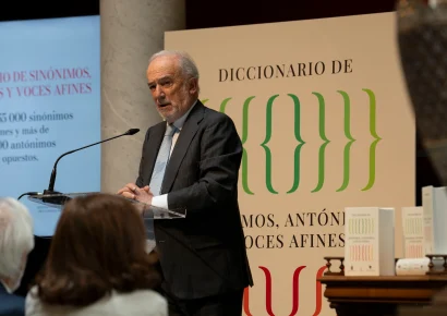 Después de tres siglos, la RAE publica diccionario de antónimos y sinónimos