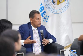 Guido Gómez Mazara exhorta a jóvenes a involucrarse en el uso responsable de la tecnología