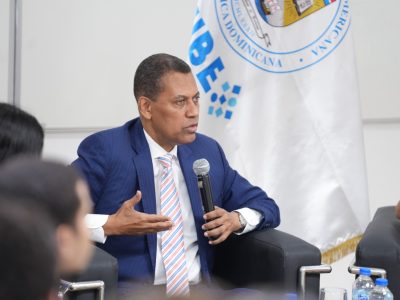 Guido Gómez Mazara exhorta a jóvenes a involucrarse en el uso responsable de la tecnología