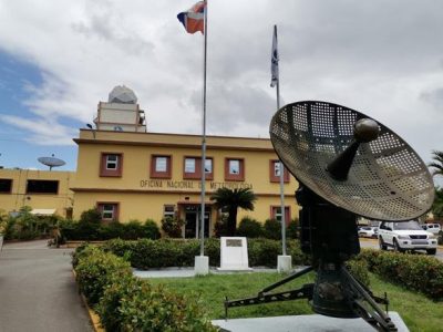 Ambiente caluroso y brumoso persistirá este viernes en gran parte del país por polvo del Sahara y vaguada