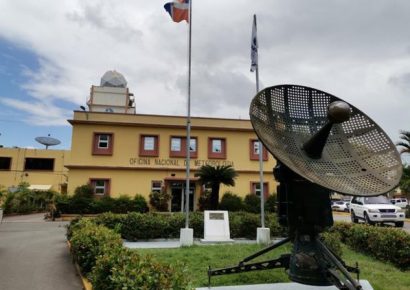 Ambiente caluroso y brumoso persistirá este viernes en gran parte del país por polvo del Sahara y vaguada