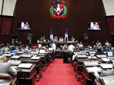 Diputados guardan minuto de silencio por víctimas de feminicidios
