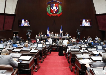 Diputados guardan minuto de silencio por víctimas de feminicidios