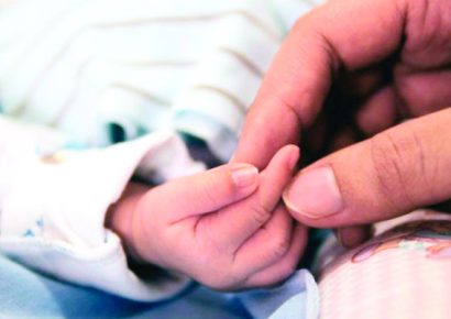 Salud reporta reducción de 42% en muertes maternas y 12% en infantiles