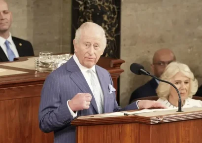 El rey Carlos III presenta el plan legislativo mientras crece la presión sobre Starmer