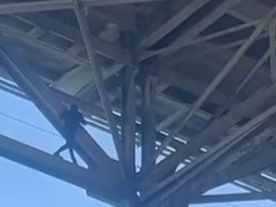 Hombre se atrinchera en puente Juan Bosch tras persecución