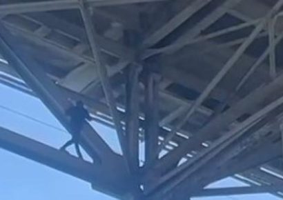 Hombre se atrinchera en puente Juan Bosch tras persecución