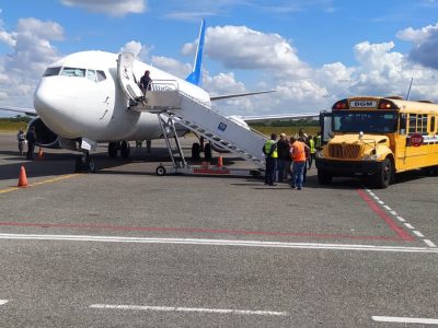 EE. UU. deporta 77 expresidiarios dominicanos por delitos federales