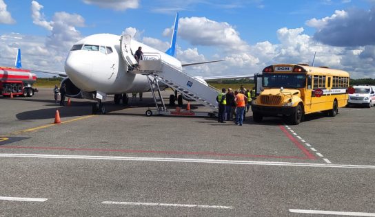 EE. UU. deporta 77 expresidiarios dominicanos por delitos federales