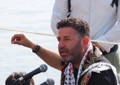 Activista Saif Abukeshek en riesgo por huelga seca