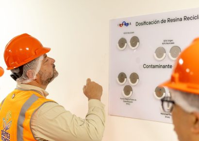 Paíno Henríquez inspecciona primer modelo de reciclaje “botella a botella” de PET en República Dominicana