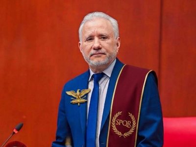 El «Procónsul» de la Moral: Antonio Taveras y el Mito del Outsider Incomprendido
