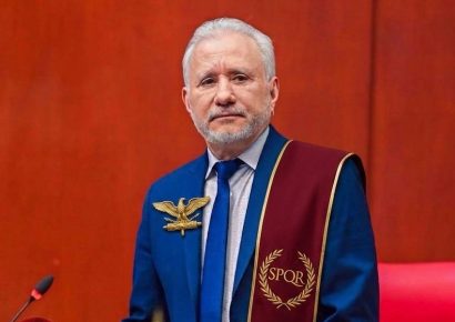 El «Procónsul» de la Moral: Antonio Taveras y el Mito del Outsider Incomprendido