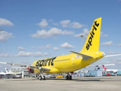 Miles de extrabajadores llevan a Spirit Airlines a tribunales por salarios y beneficios pendientes