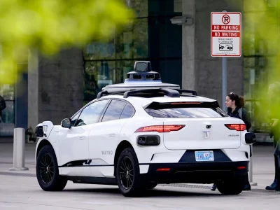 Waymo suspende robotaxis en autopistas y Atlanta