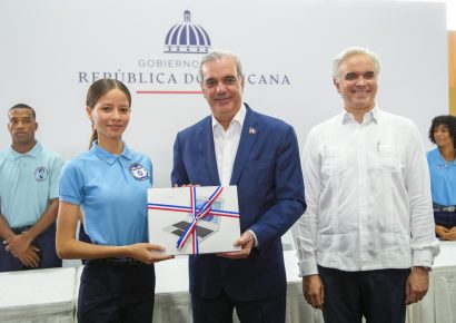 Abinader insta a jóvenes a prepararse en inglés y nuevas tecnologías