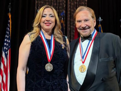 Arqueóloga dominicana Kathleen Martínez y su esposo recibe prestigioso premio “Ellis Island” uno de los más importantes de EE.UU