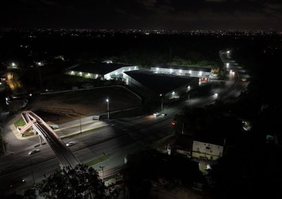 Más seguridad en el corredor sur: RD Vial instala 1,084 luminarias LED