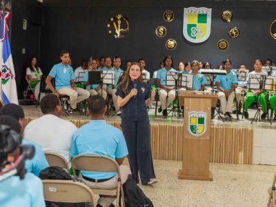 Carolina Mejía lleva educación ambiental a estudiantes de Gualey