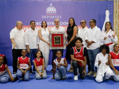 Presidente Abinader inaugura renovado Club Los Cachorros en Cristo Rey con inversión superior a RD$54 millones