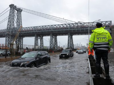 Tormentas inundan Nueva York y paralizan transporte