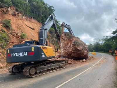 MOPC trabaja en tramo afectado por deslizamientos en Los Haitises