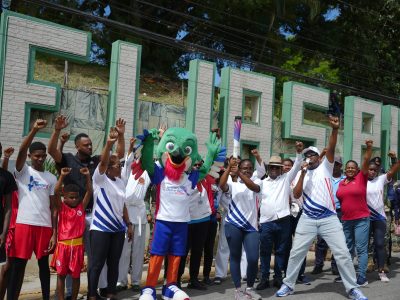 Elías Piña recibió la antorcha de Santo Domingo 2026