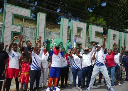 Elías Piña recibió la antorcha de Santo Domingo 2026