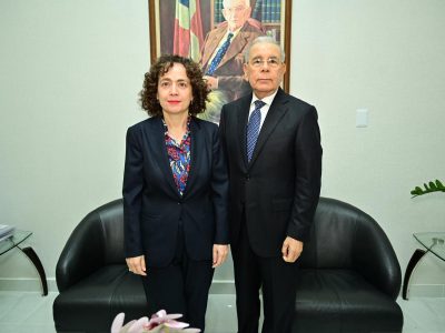 Embajadora de España sostiene encuentro con expresidente Danilo Medina en sede del PLD