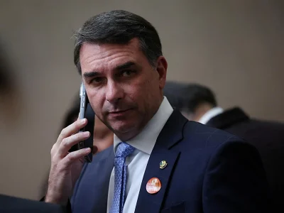 Flávio Bolsonaro pide retirar encuesta que lo muestra en caída