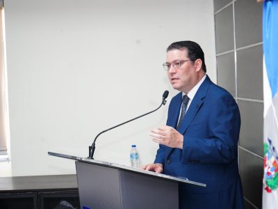 Sanz Lovatón: políticos deben sacrificarse