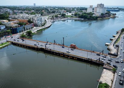 Cierre temporal del puente flotante del Ozama este sábado por paso de embarcación