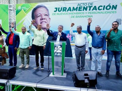 Leonel juramenta nuevos dirigentes en Barahona