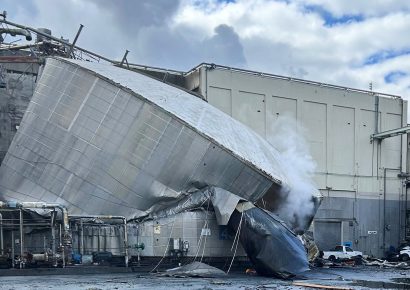 Ruptura de tanque químico deja desaparecidos y heridos en fábrica de papel en Washington