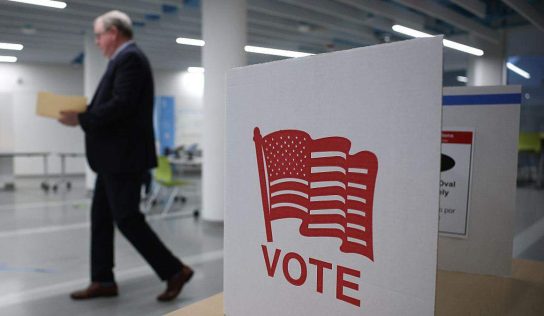 Demócratas critican fallo del Supremo que anuló mapa electoral en Virginia