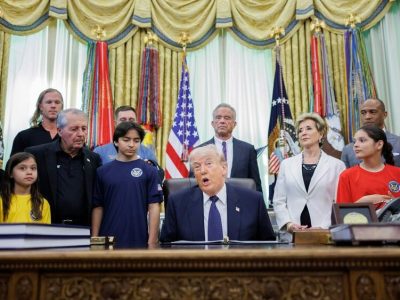 Trump bromea: «Ejercito un minuto al día»