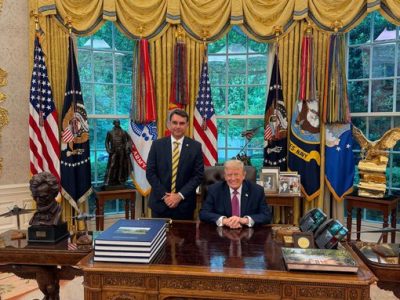 Trump recibe en la Casa Blanca a Flávio Bolsonaro y expresa apoyo a su candidatura en Brasil