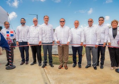 Gobierno inaugura Plaza Constitución en Ciudad Juan Bosch, obra de recreación y convivencia social