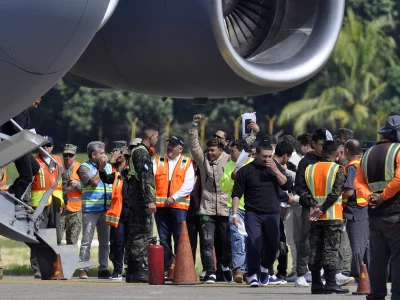 EE.UU. deporta 76 migrantes irregulares hacia Cuba
