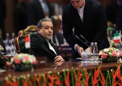 Irán rechaza por ahora la propuesta de Rusia sobre su uranio y pide posponerla en las negociaciones