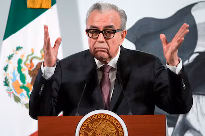 Fiscalía de México llama a declarar a Rubén Rocha Moya y a nueve funcionarios señalados por EE.UU. por narcotráfico y tráfico de armas