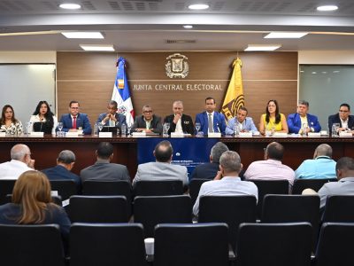 JCE dialoga con organizaciones políticas sobre avances en cedulación y proceso electoral en el exterior