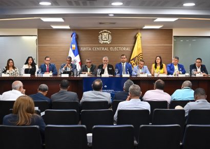 JCE dialoga con organizaciones políticas sobre avances en cedulación y proceso electoral en el exterior
