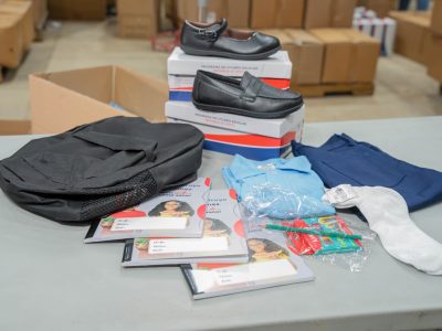 Inabie entrega kits escolares a 1.8 millones de estudiantes; familias ahorrarían hasta RD$5,433 por alumno
