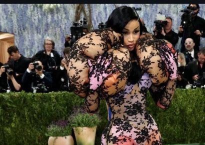 Cardi B deslumbra en Met Gala 2026 con encaje artístico
